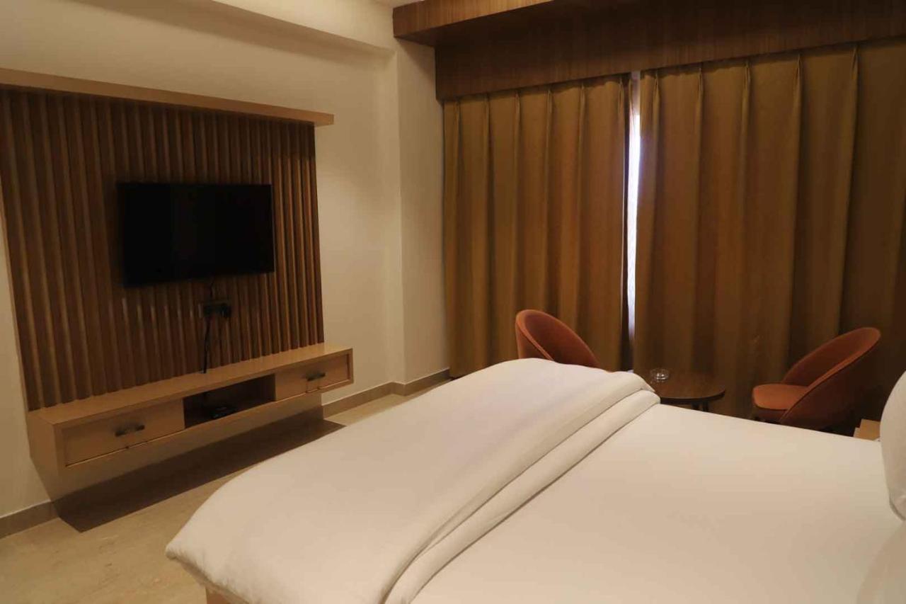 Golden Stone Resorts Alīgarh Екстериор снимка